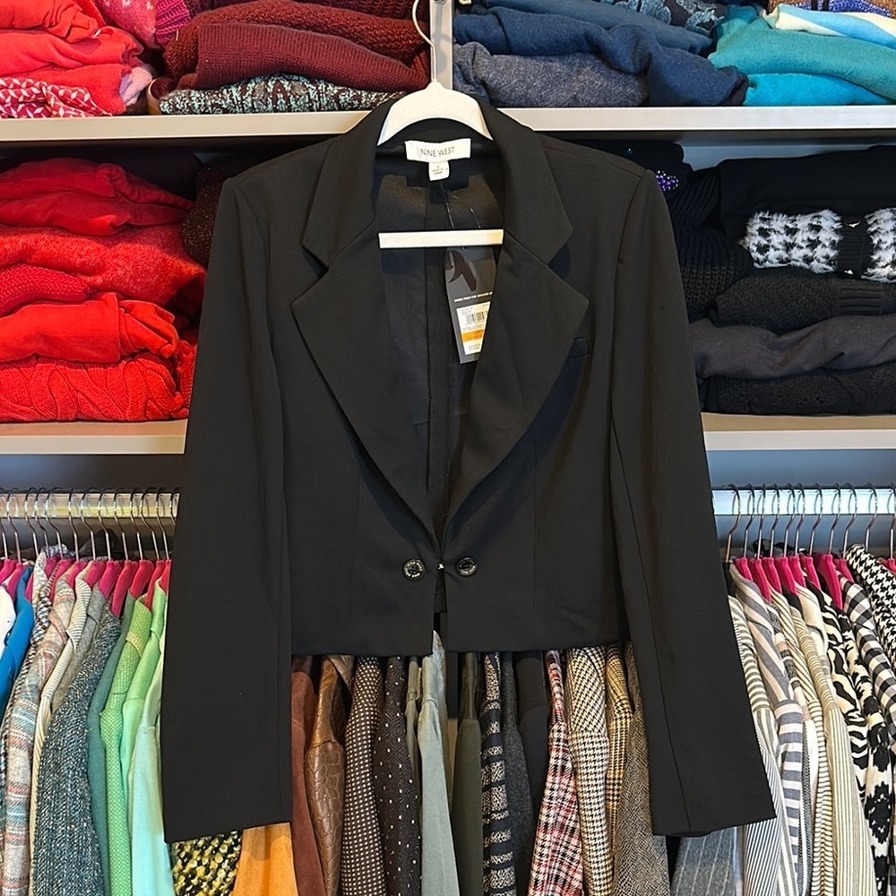 Nine West black hook and eye closure cropped blazer size S NWT